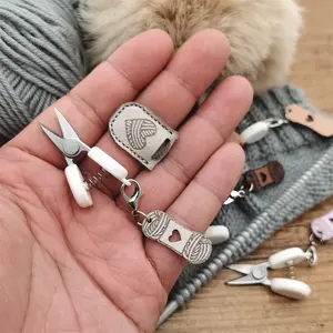 Mini Scissors with Case, Small and Portable, Perfect Gift for Friends, Durable Design, Ideal for Cutting Tasks, Compact Size, Cutting Supplies