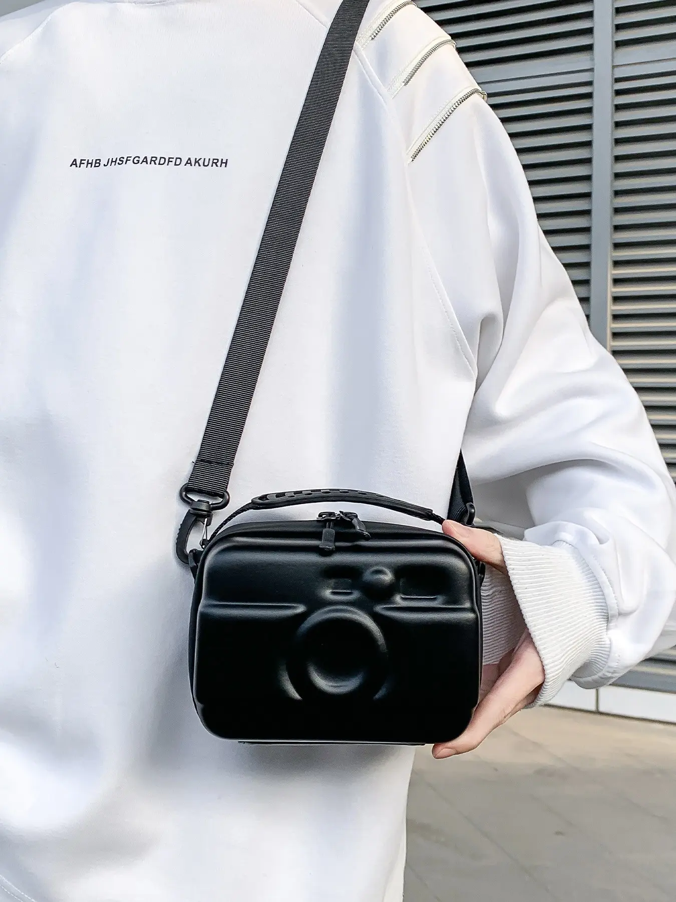1pc Men's single shoulder crossbody bag with solid color zipper closure camera design, casual, versatile, practical, wear-resistant, Durable, suitable for daily gatherings, shopping, short distance travel