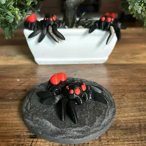 Love Spider (3D Printed, Articulating, Decor)