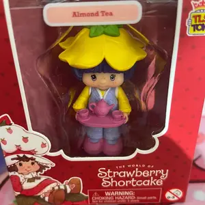 Strawberry Shortcake 40th Anniversary Series 2 Almond Tea Figure 2.5 Inch Collectible Art Toy