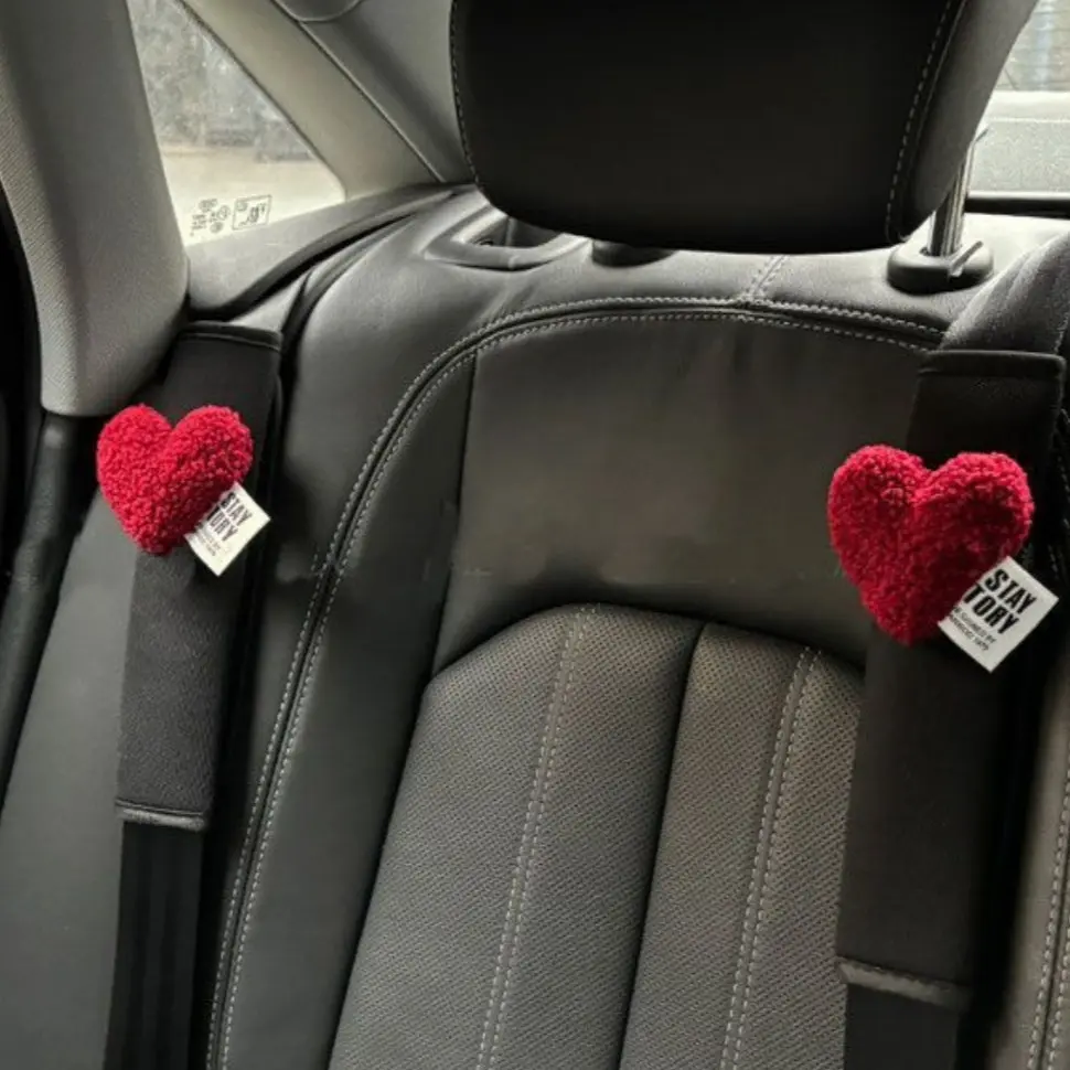 Car Seatbelt Shoulder Pads Set, Creative Plush Heart Design, Anti-Choking Protection, Unisex Car Interior Decor, Perfect Gift for Car Lovers, Car Interior Accessory, Car Accessories