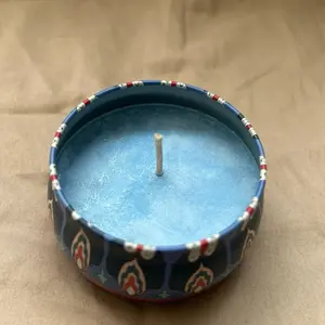 Apple Bottom Jeans Candle - Unforgettable, Bold, Juicy Smooth Candle - Hand-Poured in 3 Sized Mini, Regular, Deluxe