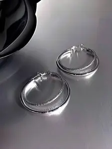Women's Silver Color Metal Hoop Earrings, Large Circle Design, Cold Style Ear Cuff Studs, Fashion Jewelry Accessory
