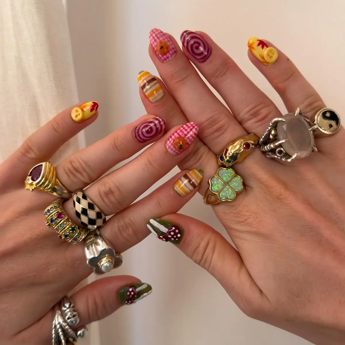 24 pcs short almond acrylic press on nails, Decorative nails, Dopamine-infused color-blocking creative nail art, for autumn yellow 3D buttons, red maple leaves, Playful and cute style, Suitable for women's daily use, work, holiday parties, Kawaii Nails