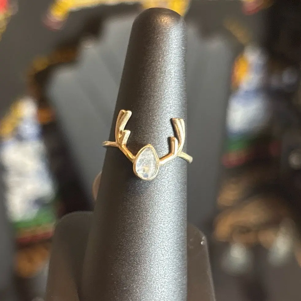 Moonstone Antlers Sz 6