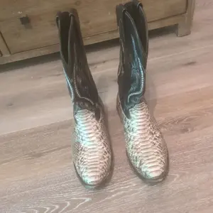 J.B Dillon Size 10D Boa Skin Boots