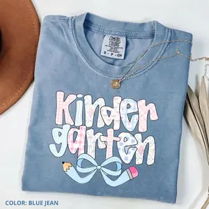 Preppy Kinder Garten Teacher Comfort Colors T-Shirt - Coquette Teacher T-Shirt Pencil Bow Tee Doodle GradeTeacher T-Shirt for Teacher Teams