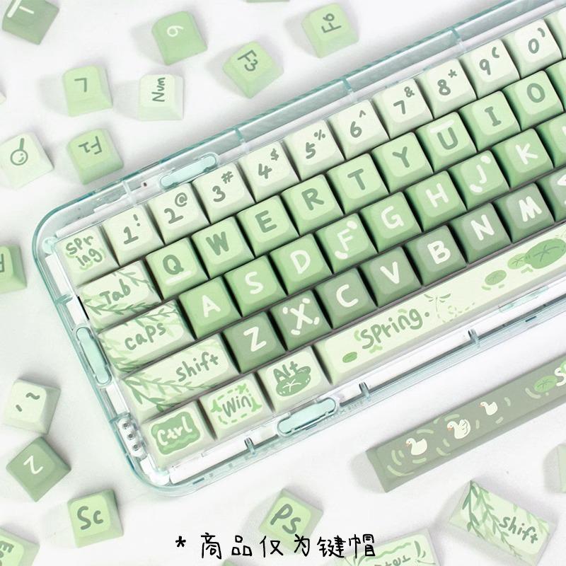 Akko PBT Matcha Latte Pattern Keycap, 133 Keys Milk Green Theme Keyboard Covers , XDA-Like Height Mechanical Keyboard Case, Cute Kit Customized Keycap, Lovely Matcha Milk Green Keycap Set, Durable Keyboard Case for 6.26u Keyboard 61/87/96/98/104/108