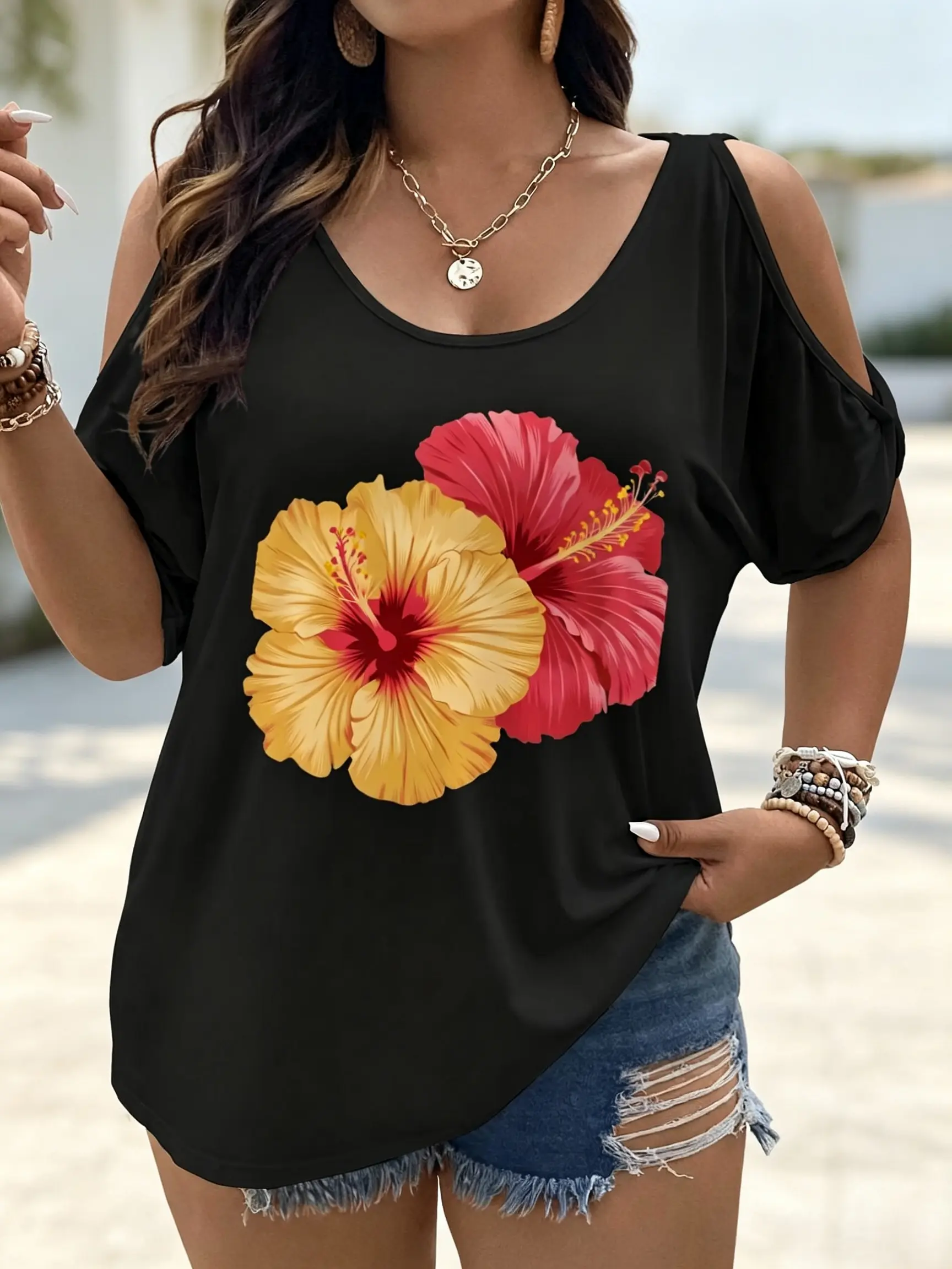 Plus Size, Hawaiian Style Floral Pattern Print Summer New Casual Back Strap Off Shoulder Short Sleeved T-shirt, Cold Shoulder Tee, Soft and Lightweight, Versatile T-shirt, Perfect for Body Shaping, Simple and Fashionable, a Must-have Gift for Retro Women