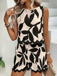 Two-piece women's black-and-white leaf pattern sleeveless top + shorts light and fresh style vacation two-piece set, Casual Shorts Set, suitable for spring and summer vacation, light social afternoon tea, leisure street, seaside wear Blouse Shorts Set