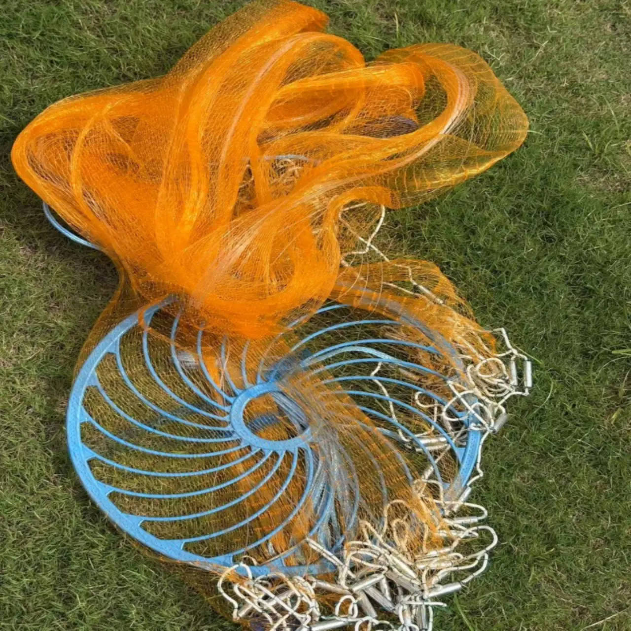 10FT Outdoor Hand-Thrown Fishing Net - Heavy Iron Weights, Golden Color, Freshwater & Seawater Fishing Equipment for Shrimp/Crab, Includes Flying Disc, Ideal Gift, Includes Disc, Equipped With Heavy Iron Weights, Essential Tool For Fishermen Fishing Acces