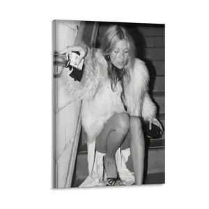 Retro Kate Moss Black And White Poster, Model Art Canvas Print, Stylish Wall Art for Living Room Or Bedroom Decor, Vintage-Inspired Fashion Artwork. Poster Canvas Wall Art For Bedroom Decor Bar Office Room Decor Gift