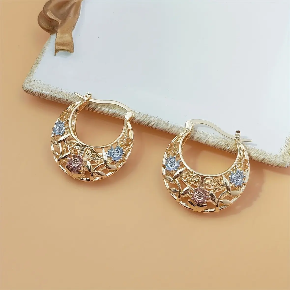 Women's 2025 Elegant Floral Hollow Dangle Earrings - Antique Style, Alternative Artistic, Decorative Flower, Embellished Costume Jewelry for Everyday-Party Wear (Earring for Women), Alternative Artistic Earrings