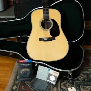 Martin D-28 Gloss Spruce/Rosewood Dreadnought Acoustic Guitar #1577