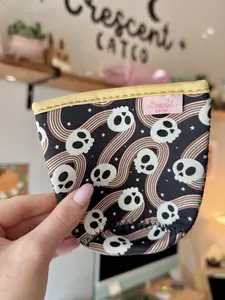 Crescent Cat Co Spooky Retro Skulls Iced Coffee Sleeve Kawaii Cute Gothic Togo Coffee Holder Drink Accessories Halloween Fall Gifts Trendy Travel Coffee Tumbler Sleeve for 16-18 oz Cups