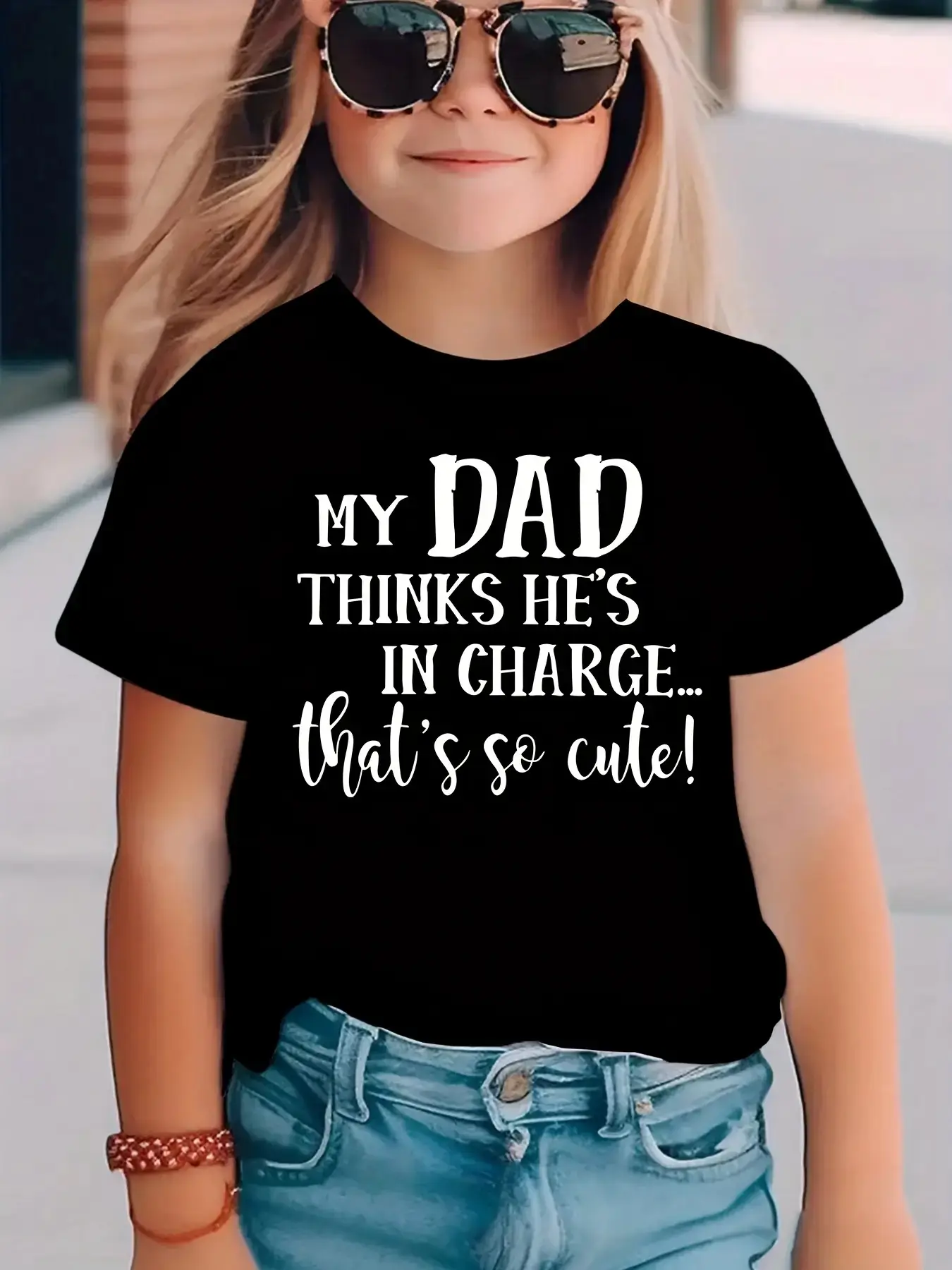 Toddler Girls' Soft Cotton Casual Graphic Fashion Tee - Child-Size Cute Girls' T-Shirt, Short Sleeves, Scoop Neck, Breathable Fabric, Fitted Cut, Funny "My Dad Thinks He's In Charge... That's So Cute!"Letter Print, Child-Size Girls' T-Shirts