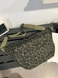 Trendy camouflage style shoulder messenger bag, contrasting color edging and multiple pockets casual fashion shoulder handbag, niche street style cool shoulder handbag, suitable for daily travel, shopping and travel, etc., Casual Messenger Bags