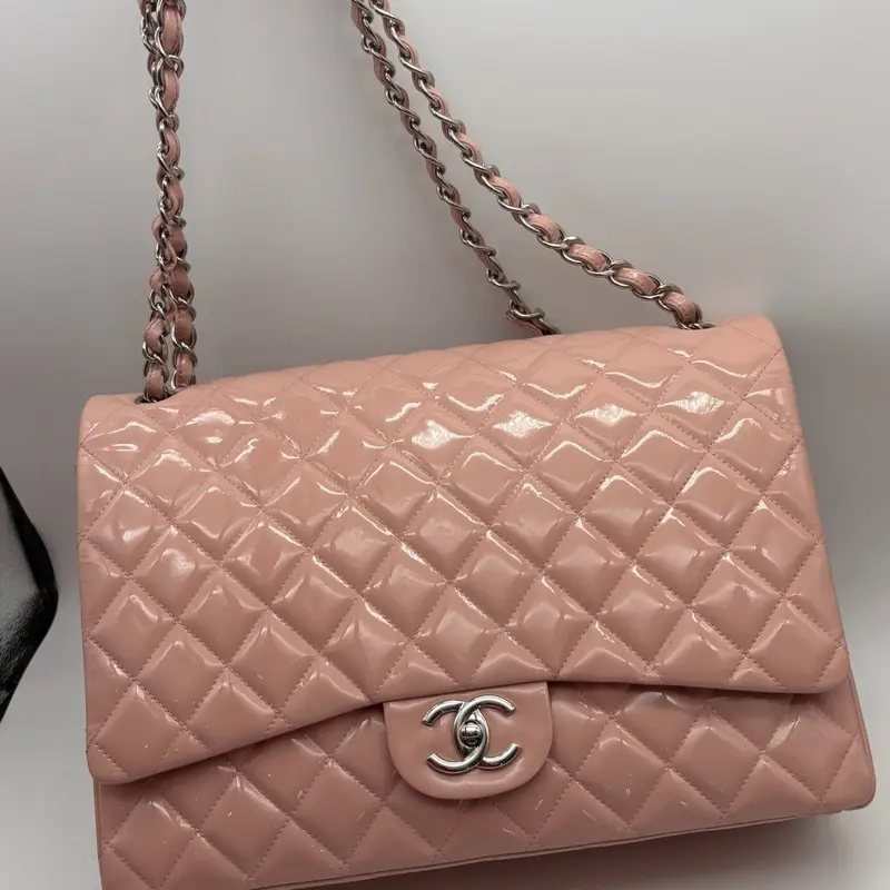 Pre-owned CHANEL leather Shoulder Bags patent classic flap maxi pink shoulder bag