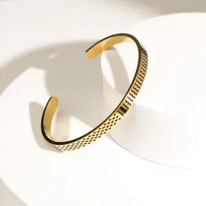 Kuffiyeh Cuff | Gold