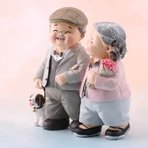 Strolling Couple Cake Topper – Resin Elderly Figurine for Anniversary & Wedding Decor, Heartwarming 'Walking Through Life Together' Keepsake for Tabletop, Shelf & Gift Display Ornaments