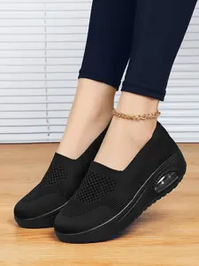 Women's Fashionable Solid Color Slip on Sneakers, 1 Pair 2024 New Casual Comfortable Breathable Sports Shoes, All-match Non-slip Shoes for Daily Wear