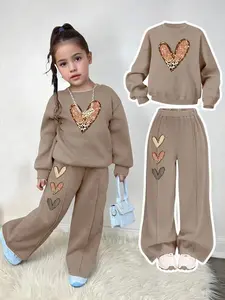 Young Girl Casual Heart Print Sweatshirt And Sweatpants Set, Autumn/Winter