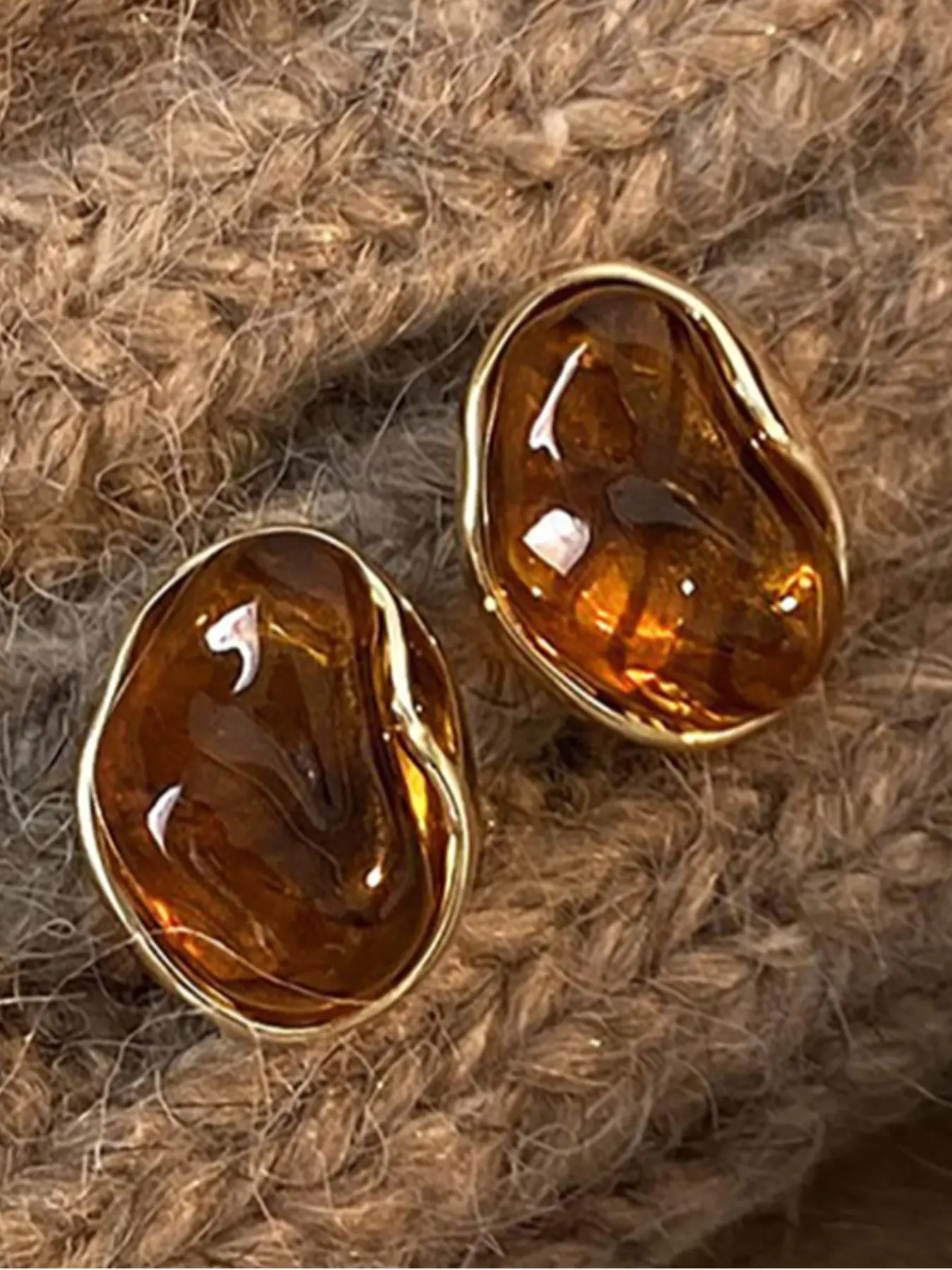 Fashion Irregular Resin Metal Earrings Set for Women, French Vintage Unique Simple Versatile Amber Color, Suitable for Any Occasion