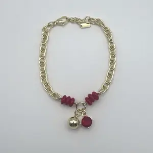 Pulsera de Oro Laminado de High Quality with Red Beads and Gold Charm Bracelet