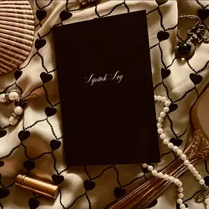 The Lipstick Log - A Diary for Remembering Special Occasions