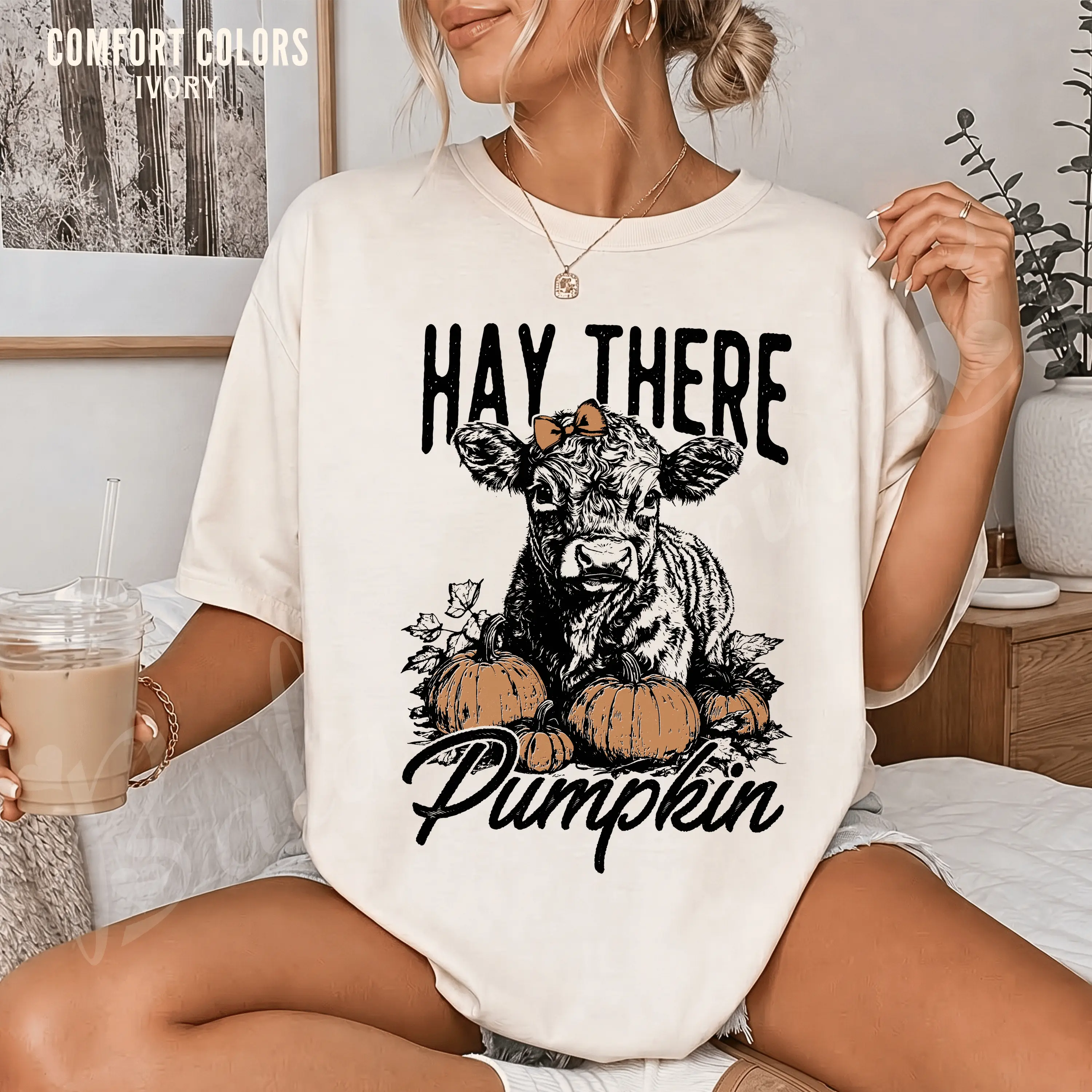 Women's Comfort Colors Round Neck Short-Sleeve Oversized Fit Graphic Tee - Hay There Pumpkin Highland Cow Print, Fall Pumpkin Patch Top