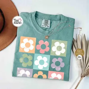 Comfort Colors Retro Checkered Flowers T-Shirt, Summer Shirts For Women, Boho Floral T-Shirt, Floral Beach Tshirt, Trendy Oversized Tee Gift