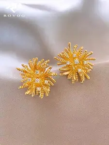 A pair of elegant and light luxury fireworks with a niche design, featuring artificial glass inlaid with simple earrings for women's daily casual wear