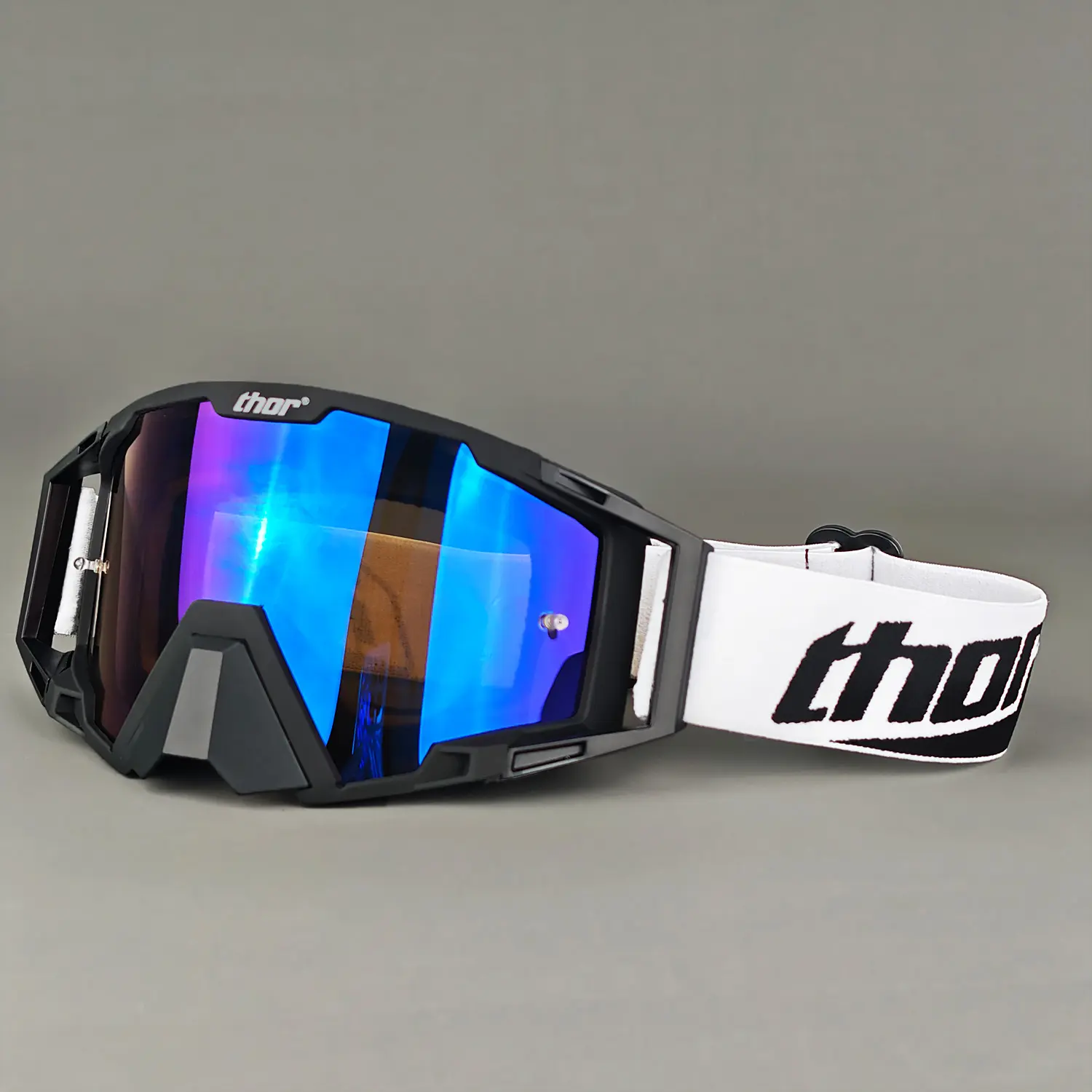 Black frame color chips