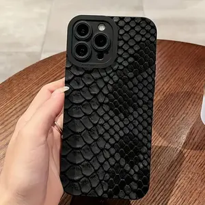 Anti-Drop Soft Case Cover for iPhone Models, Snake Pattern Design, Durable Protection for Daily Use, Stylish Phone Accessory