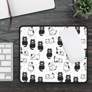 Cute Black & White Cats Gaming Mouse Pad — Kawaii Cat Pattern Desk Mat