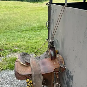 Travel Hanging Saddle Rack, Tie Up Horse Saddle Holder For Stalls and Trailers When Traveling, Easy Adjustable Saddle Holding Rack, Travel Saddle Stand