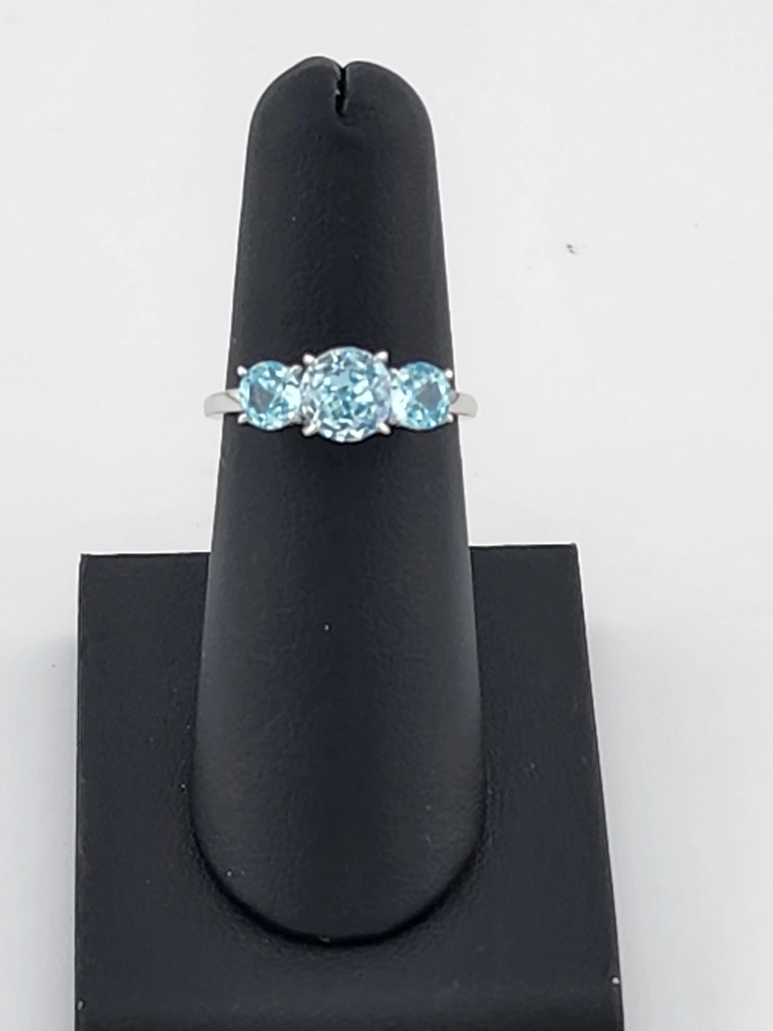 Triple Blue Gemstone Ring in 925 Sterling Silver – Classic Style, Modern Shine