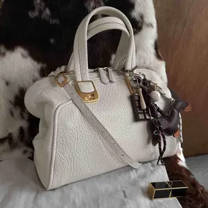 Pre-owned FENDI As Shown Tote Bags handbag/shoulder bag, cowhide leather, white MR12032026A318