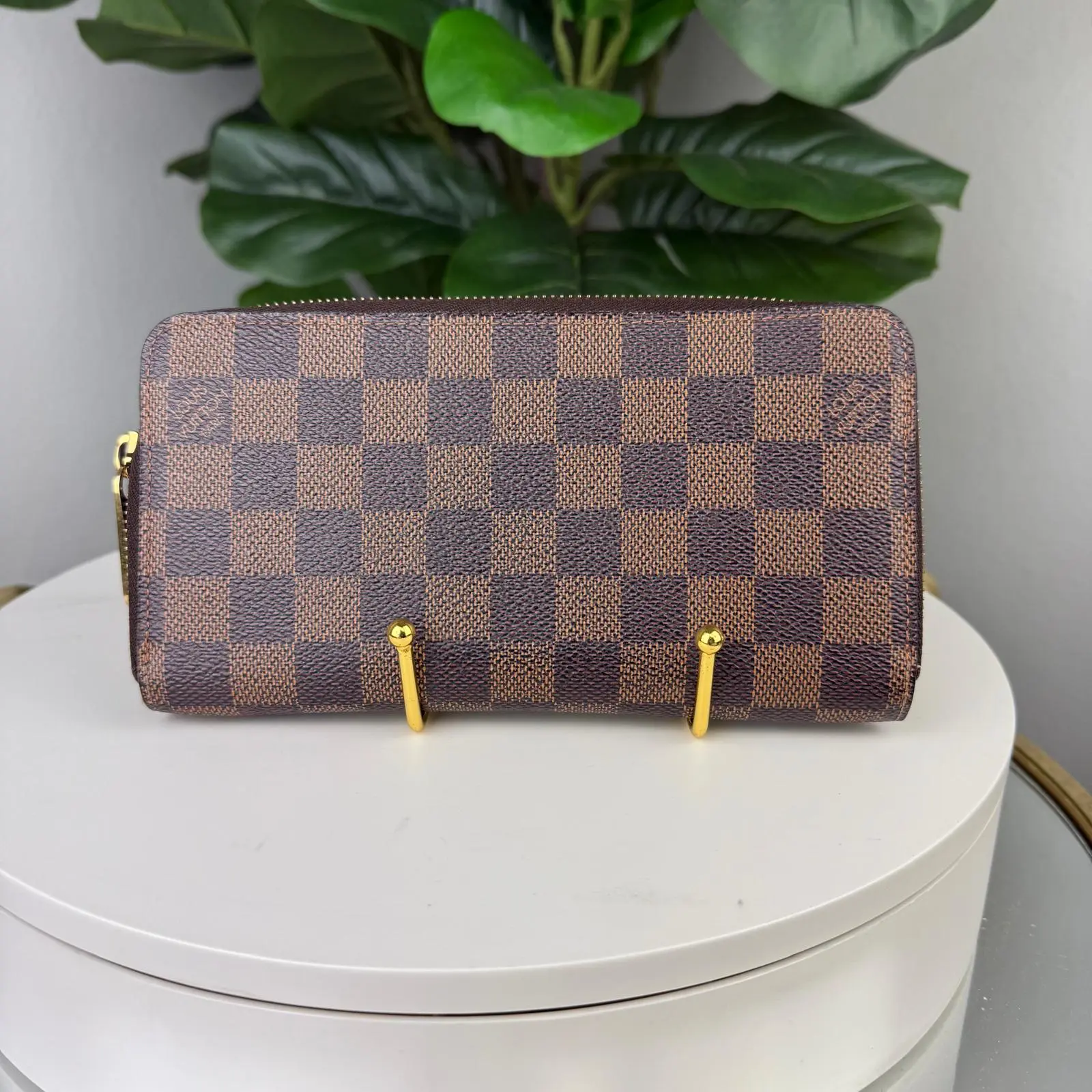 Pre-owned Authentic Louis Vuitton Damier Ebene Checkerboard Zippy Wallet Leather Trim, Zip Around Closure, Everyday Use Fashion Accessory