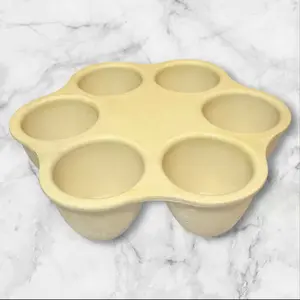 Pampered Chef Stoneware 6-Cup Flower Mold Pan | 12.5” x 2.75” | Great Condition