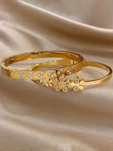 2pcs Set 316 Stainless Steel Gold Plated Bracelets , Dainty Flower Charm & Sparkling Zirconia Hinged Cuff Bangle, Elegant Chevron Pattern Jewelry Gift Everyday Wear