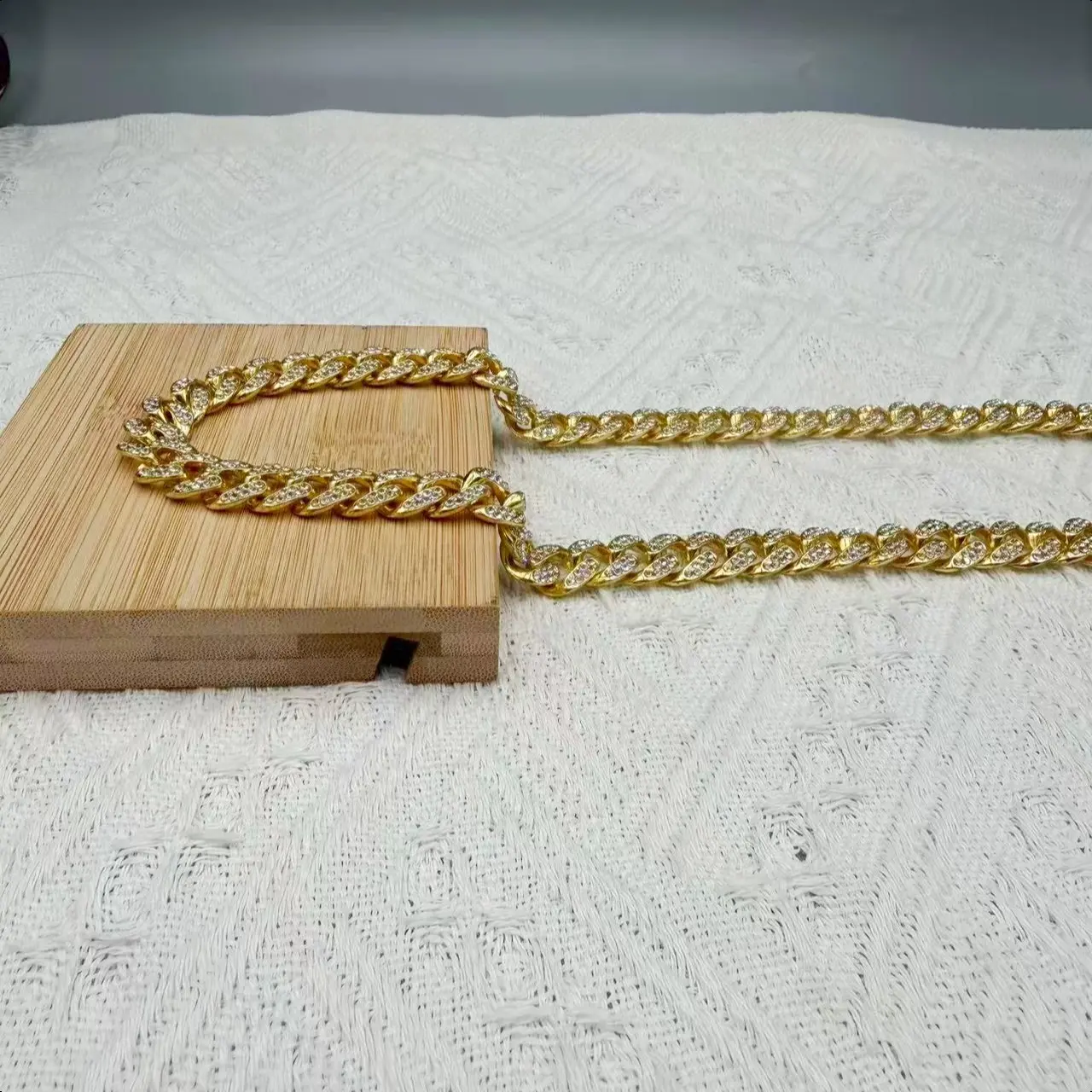 QGANCLE Hip-hop style Cuban chain pendant necklace - personalized men's necklace - an excellent gift for your boyfriend. Universal design for both men and women. Personalized droplet pendant necklace with personalized pendant. QGANCLE Hip-hop style Cuban chain pendant necklace - personalized men's necklace - an excellent gift for your boyfriend. Universal design for both men and women. Personalized droplet pendant necklace with personalized pendant.