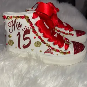 Personalized Quinceañera sneakers. ENVIAR NOMBRE Y COLOR PARA PERSONALIZAR