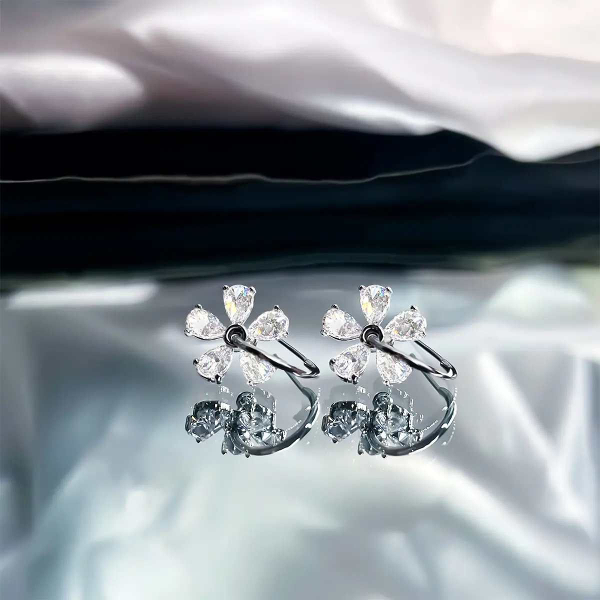 Flower shaped diamond fashion earrings