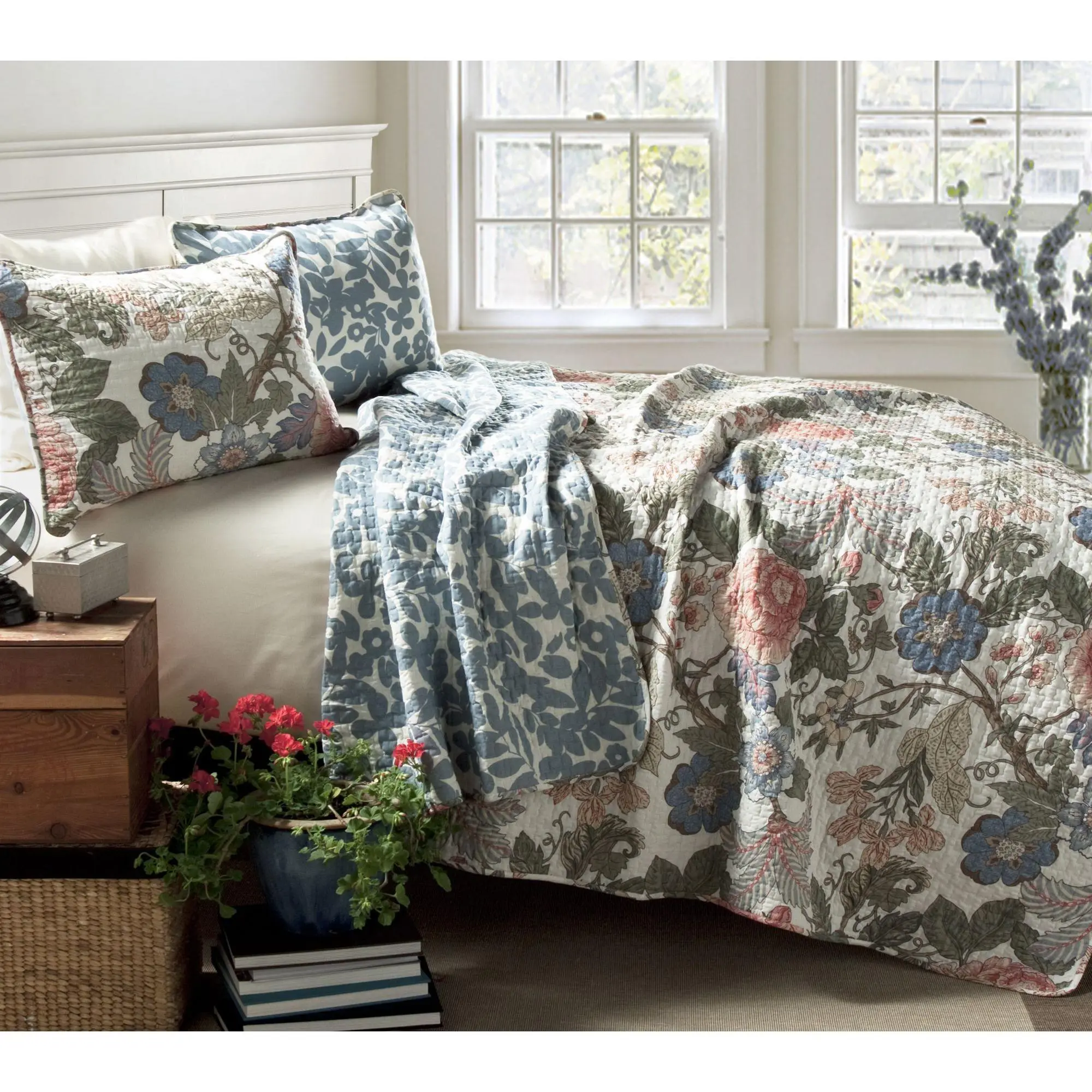 Sydney 3-Piece Floral King Quilt Set by Lush Decor