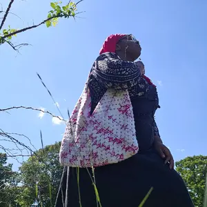 XXL Camellia Granny Square Satchel
