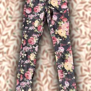 Almost Famous Floral Print Skinny Jeans Sz 1