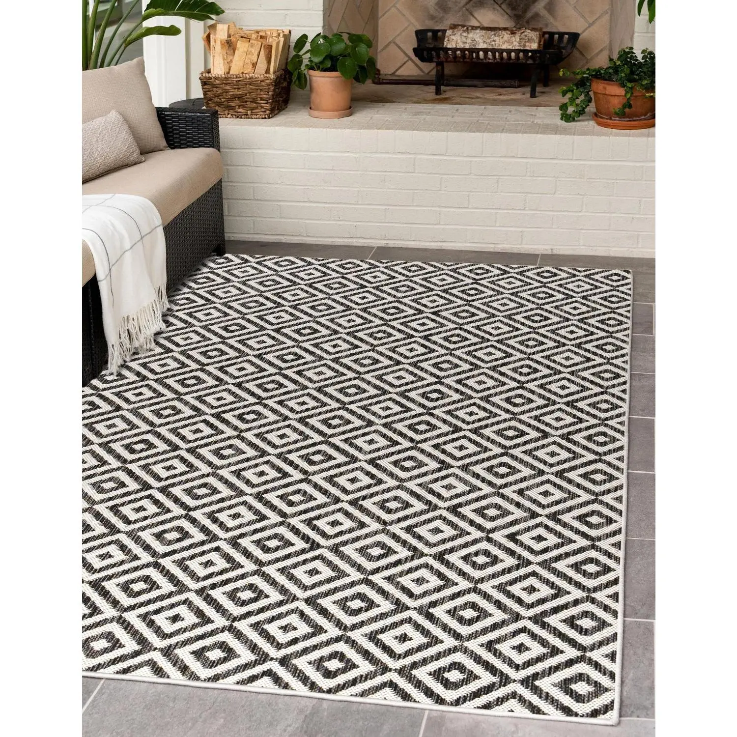 Jill Zarin Charcoal Gray Outdoor Area Rug, Decorative Modern Charcoal Area Rug for Outdoor Spaces, Decorative Rug