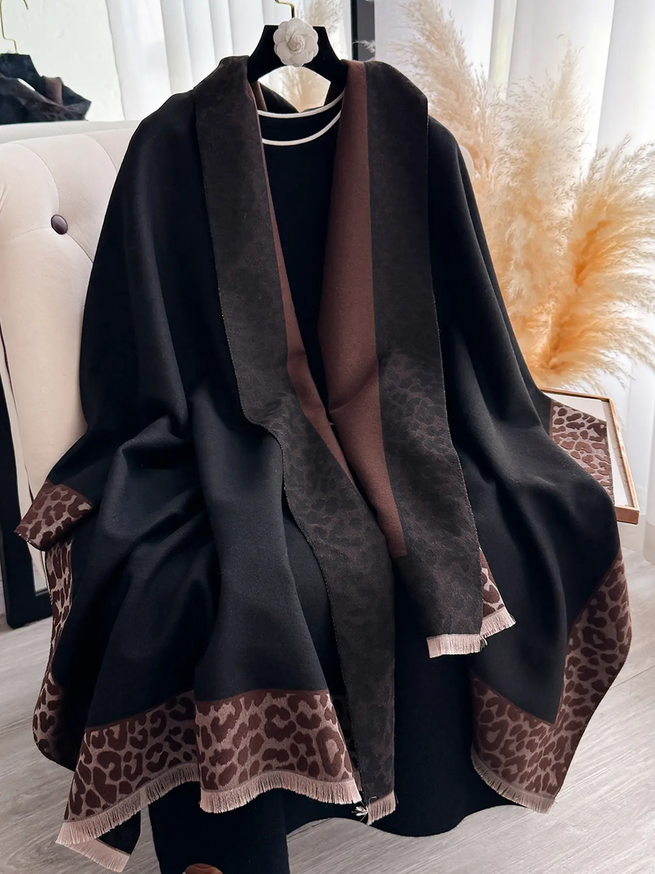 Women's Leopard Print Shawl, Casual Soft Warm Chic Scarf, Textured Blanket Scarf, Fashion Accessory for Daily Wear, Trendy Versatile Wrap, Perfect Birthday Gift
