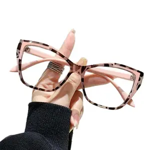 Women’s Cat-Eye Reading Glasses – Blue Light Blocking, Lightweight Stylish Readers with Two-Tone Frames